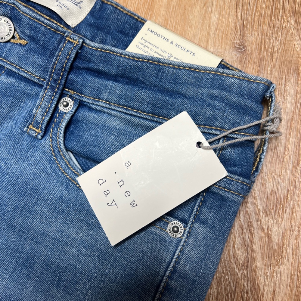 NEW - Universal Thread - patchwork hi-rise, skinny denim jeans. Size 4/27 R. - Picture 7 of 9